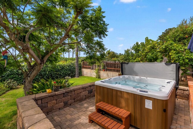 Building Photo - 701 N Granados Ave