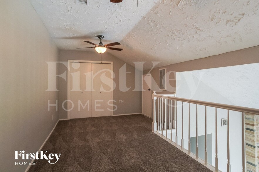 Building Photo - 22219 Diane Dr