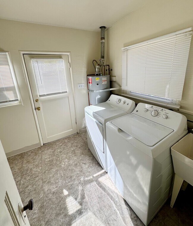 Building Photo - 1119 Citrus Ave