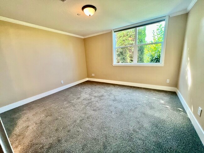 Building Photo - 2025 Mullan Rd