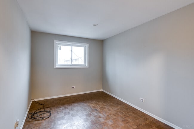 Building Photo - 18W269 Kirkland Ln