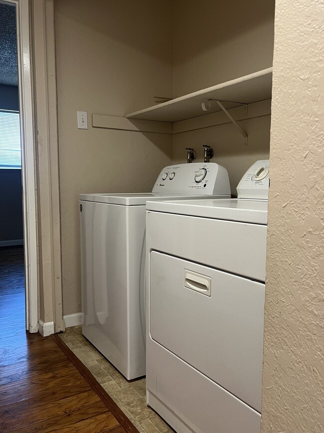 Building Photo - 1518 Upland Dr