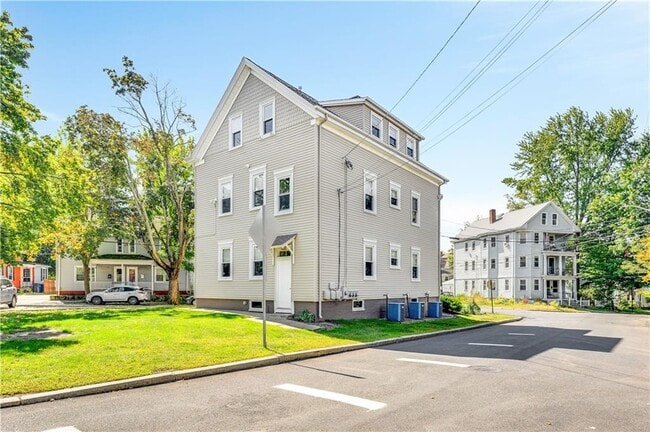 Building Photo - 309 Highland Ave