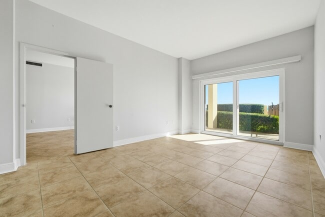 Building Photo - 615 Bayshore Dr