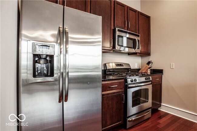 Building Photo - 802 N Meridian St