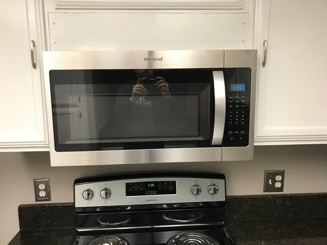 Building Photo - Gorgeous Carrollton Townhome