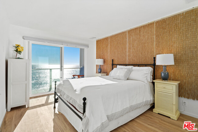 Building Photo - 11876 S Beach Club Way