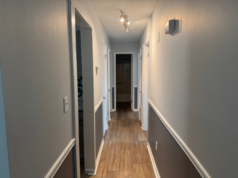 Building Photo - 530 Bell Rd SE