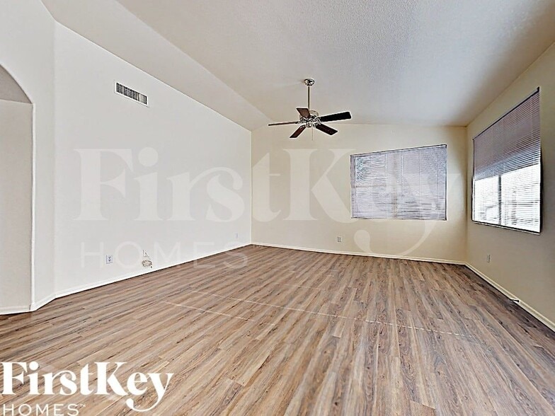 Building Photo - 7206 E Lindner Ave