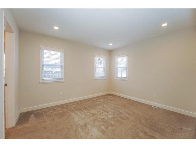 Building Photo - 5928 York Ave S