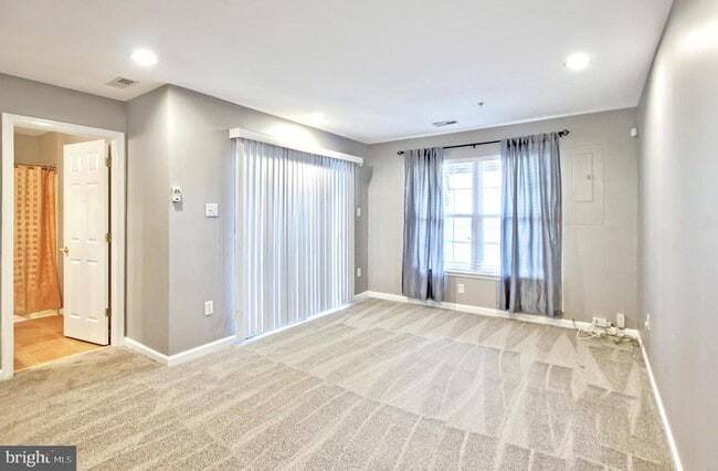 Building Photo - 9902 Woodview Dr