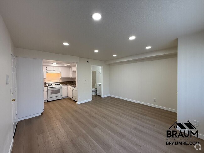 Building Photo - 5245 Riverton Ave