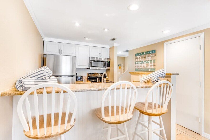 Building Photo - 1001 Gulf Dr S