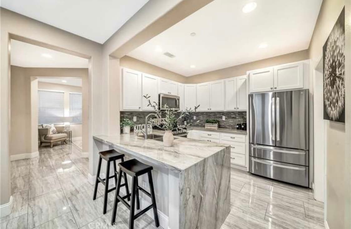 Building Photo - 16 Shelburne St