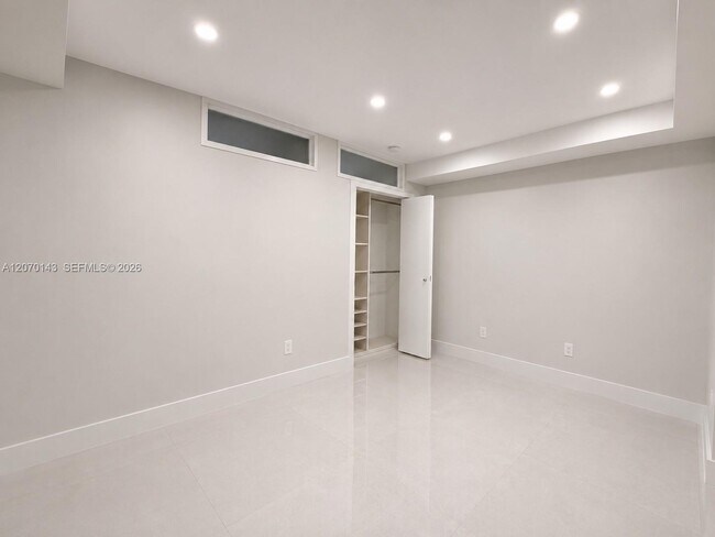 Building Photo - 19390 Collins Ave
