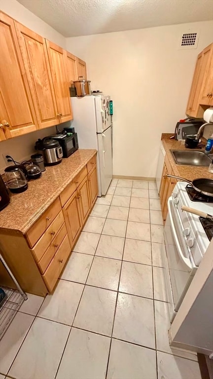 Building Photo - 99 Pond Ave