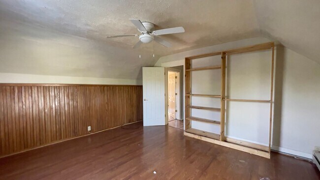 Building Photo - BATTLEGROUND... Historic 3 Bedroom 1 Bath House