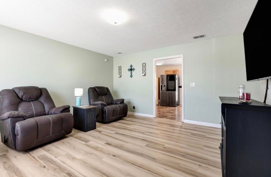 Building Photo - 102 Fresca Ct
