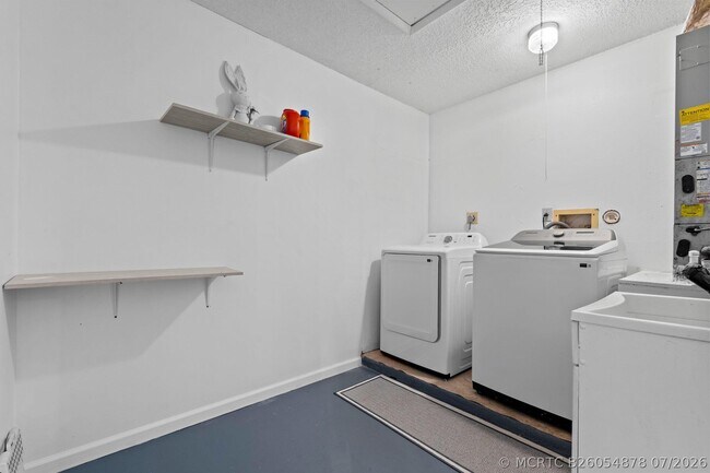 Building Photo - 1599 Bayridge Pl