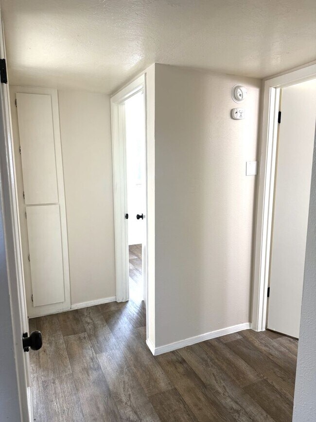 Building Photo - 940 Chelwood Park Blvd NE