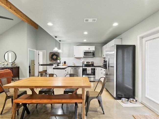 Building Photo - 6301 Hunterwood Dr