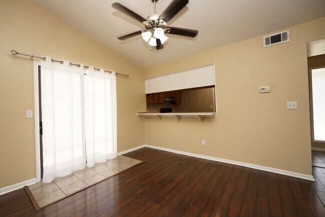 Building Photo - 104 Cedar Ridge Way