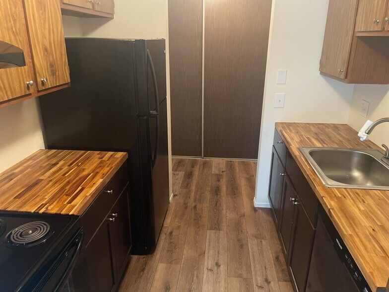 Building Photo - 30042 W 12 Mile Rd