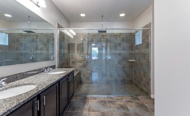 Building Photo - 943 Revere Ave