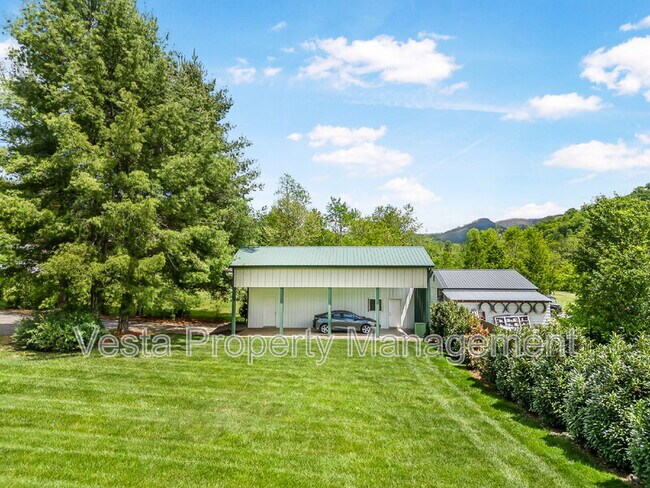 Building Photo - 857 Reems Creek Rd