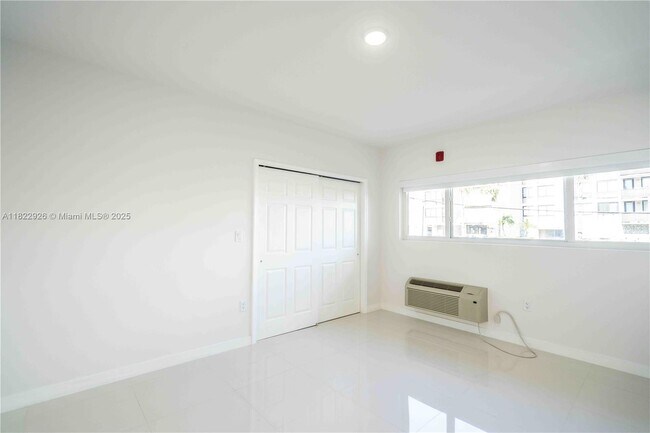 Building Photo - 1185 98th St