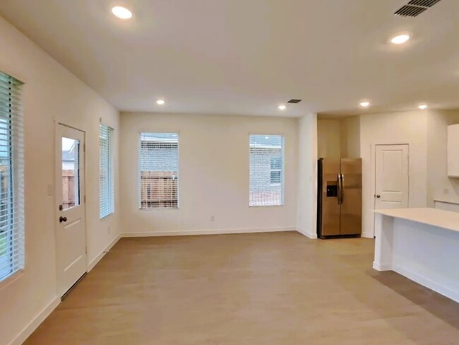 Building Photo - 1250 Okeechobee Dr