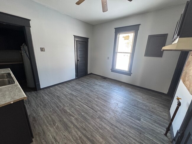 Building Photo - 610 Plum-