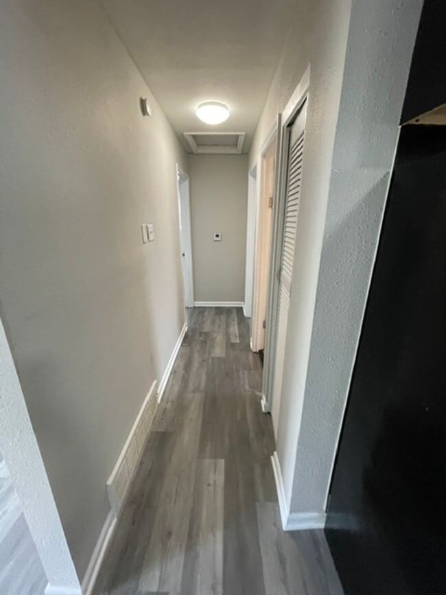 Building Photo - 815 Bella Ln