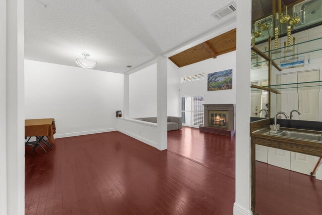Building Photo - 7621 Sierra Terrace W