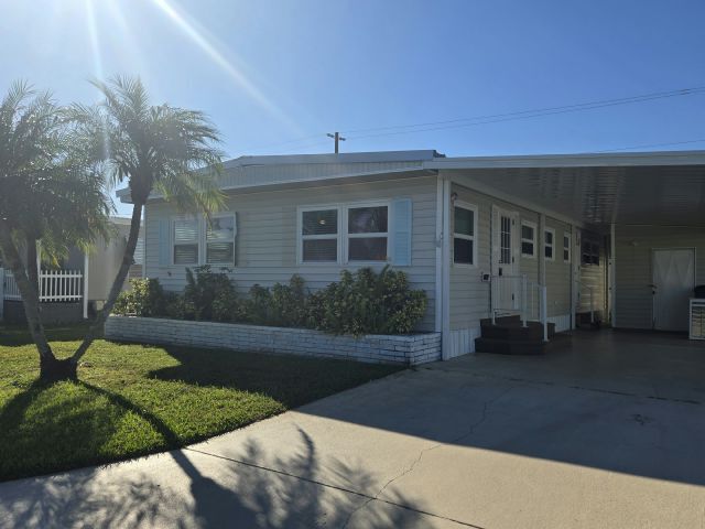 Building Photo - 208 49th Ave W