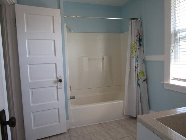 Building Photo - 2 Bedroom, 2 Bathroom Home North Proctor i...