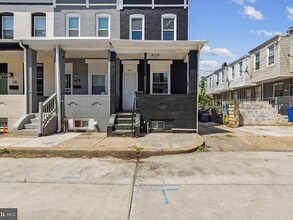 Building Photo - 724 N Curley St