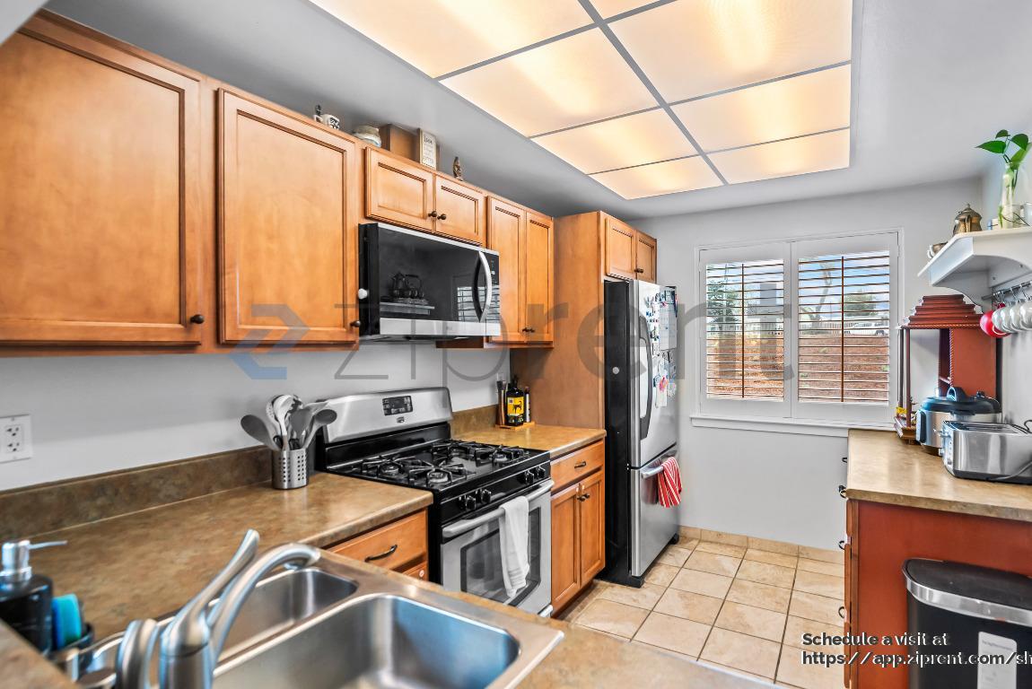 Building Photo - 25071 Oakridge Ct