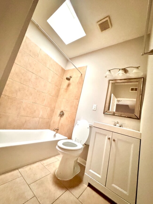 Building Photo - 3213 The Alameda