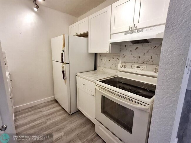 Building Photo - 4128 NW 88th Ave