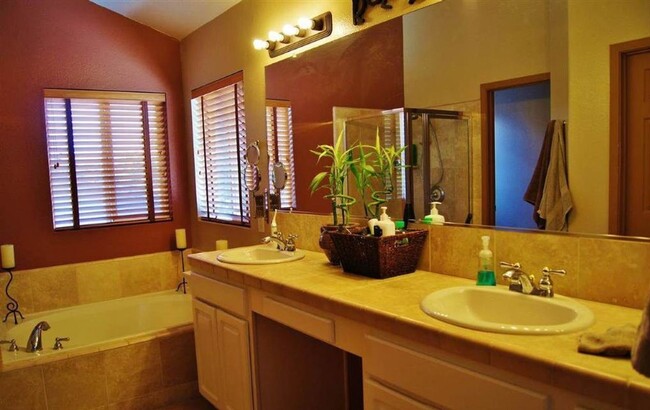 Building Photo - 5 Bedroom Home in Northwest Reno