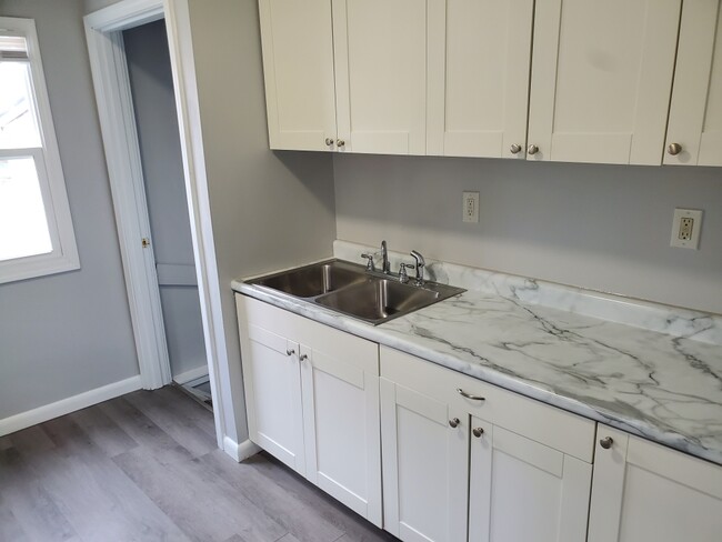 Building Photo - 709 S Ironwood Dr