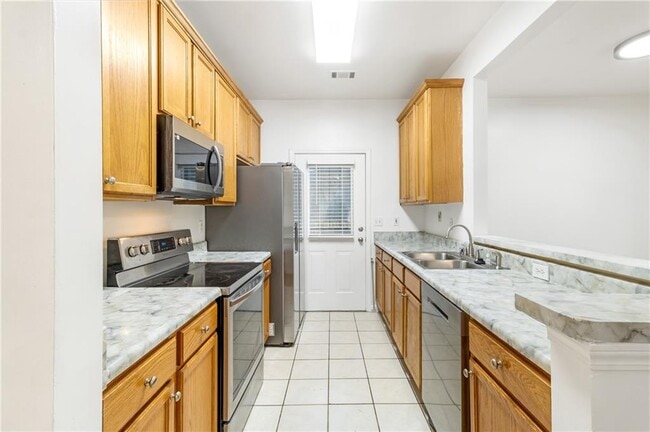 Building Photo - 717 Dill Ave SW