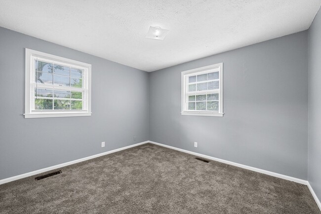 Building Photo - 3 Bedroom Pet Friendly Home For Rent!