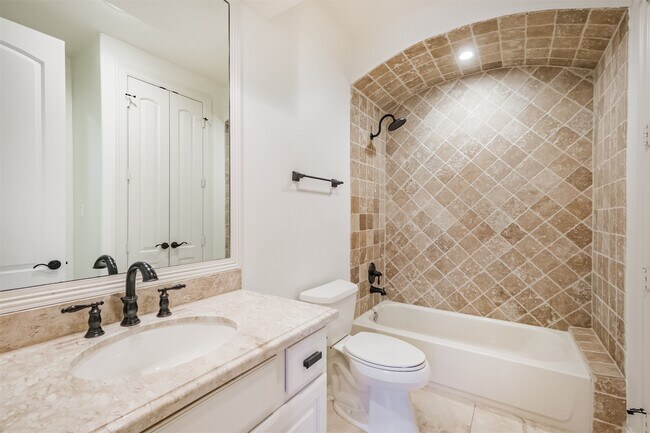 Building Photo - 407 W Bell St