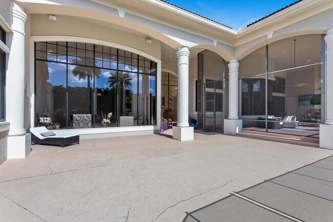 Building Photo - 8158 Native Dancer Rd E