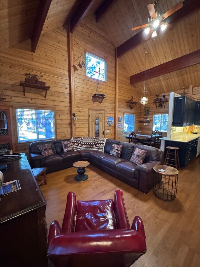 Building Photo - Furnished mountain cabin
