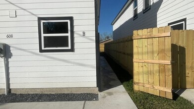 Building Photo - Beautiful house, perfect for families!!