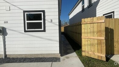 Building Photo - Beautiful house, perfect for families!!