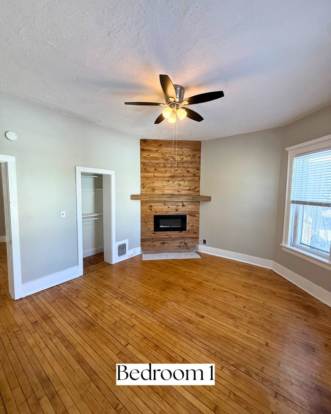 Building Photo - 133 E Lloyd St